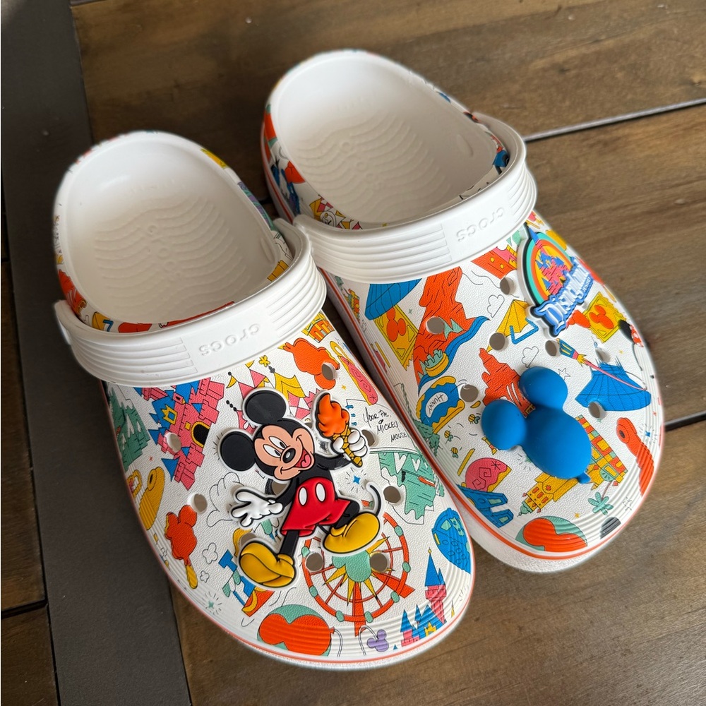 DISNEY CROCS - Play in the park EUC
